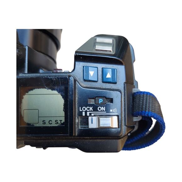 Minolta Maxxum 7000 With 3 Lenses and Bag - Picture 8 of 16